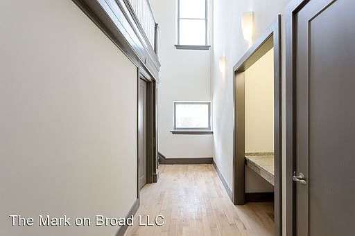 4th image of 300 E Broad St #3452350