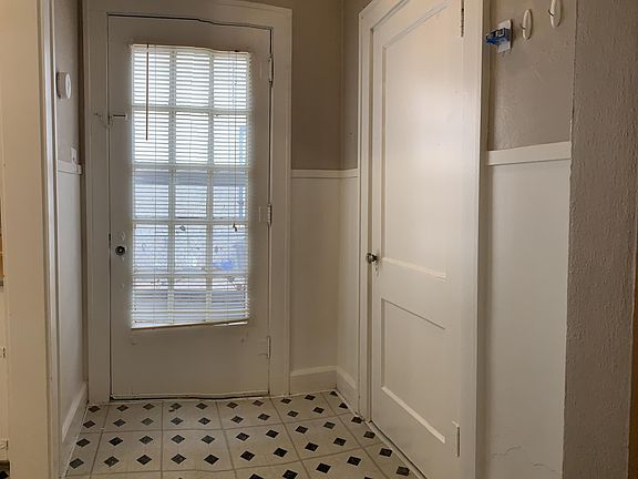 5th image of 1015 Gidding St #A