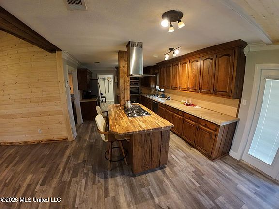 5th image of 954 Jones Landing Rd