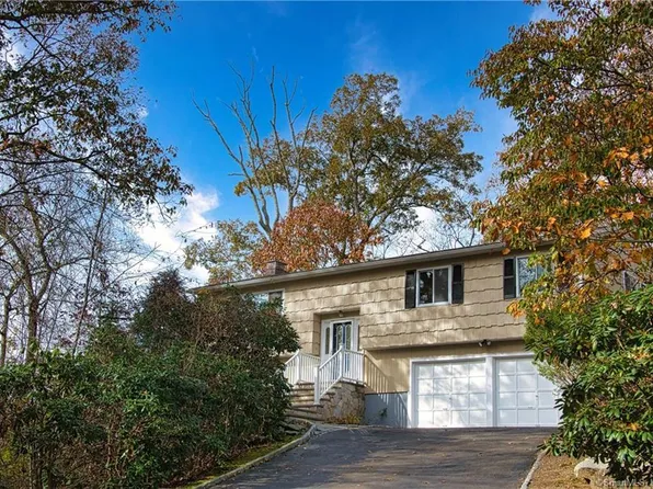 1 Hemlock Lane, Monroe, CT 06468