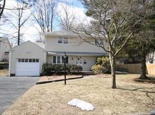 19 Holly Ln, Cresskill, NJ 07626