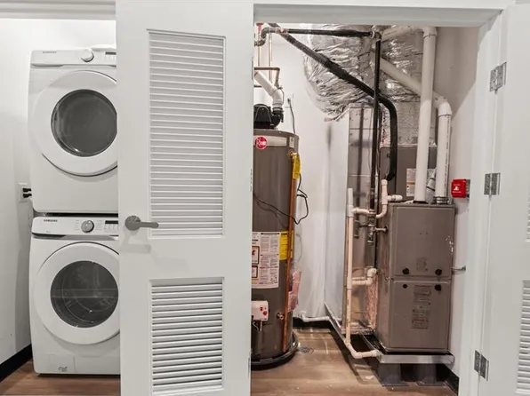 475 Communipaw Avenue image 17 of 33