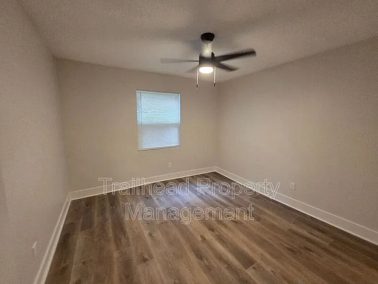 1107 W 40th St #1 — Photo 12