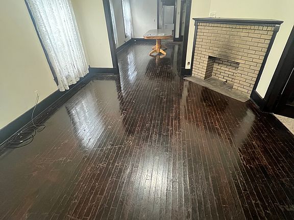2nd image of 406 E 1st St
