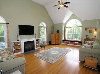 5th image of 23 Cherry Ln
