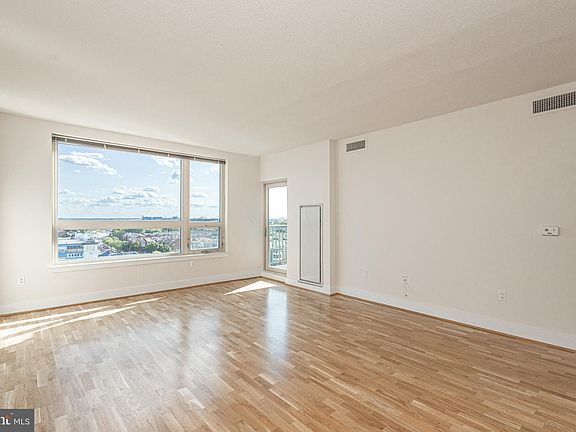 4th image of 717 S Columbus Blvd Unit 1012