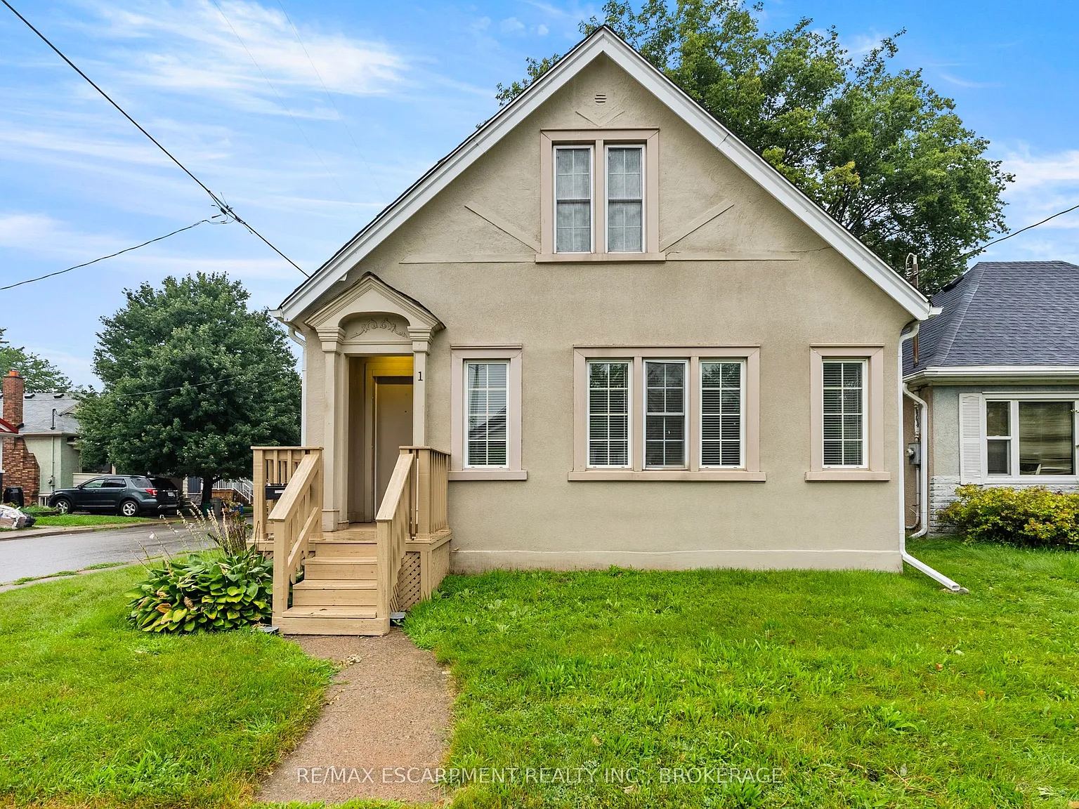 4 bed, $2,200 — Photo 1