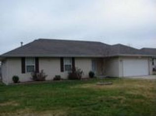 745 S Walnut St, Marshfield, MO 65706