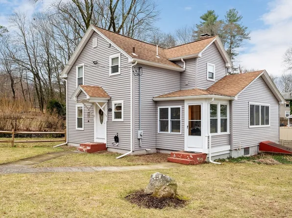 37 Carney St, Uxbridge, MA 01569