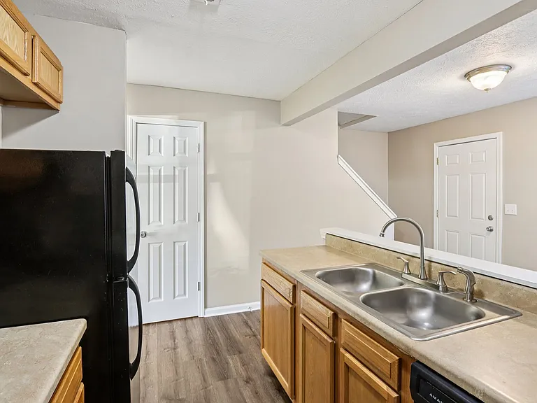 Fox Pointe Apartments — Photo 7