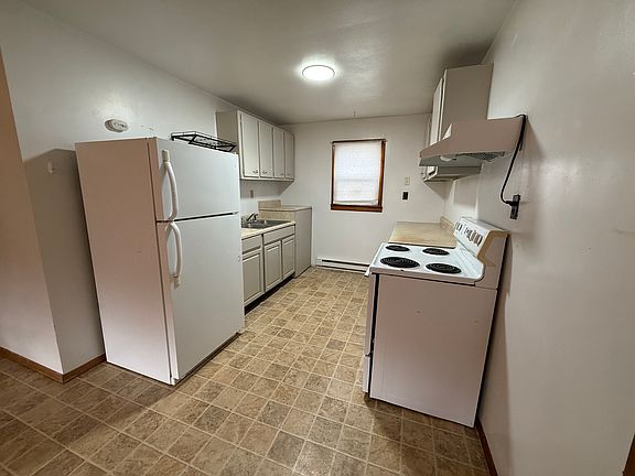 3rd image of 1 Riverview Dr APT 4