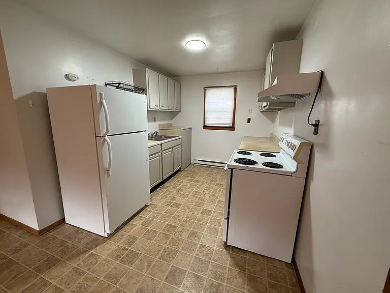 1 Riverview Dr #4 — Photo 3