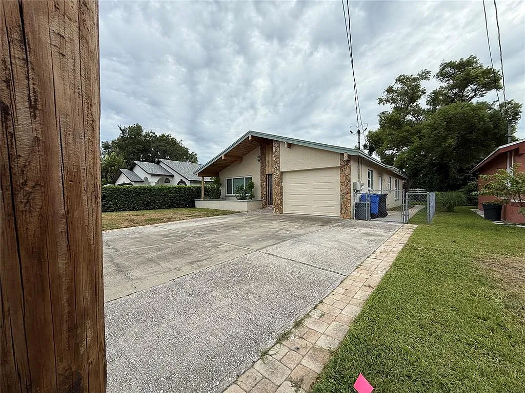 3 bed, 2.0 bath, 1275 sqft, $2,375 — Photo 2