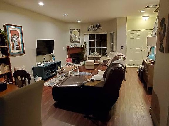 5th image of 5730 Vineland Ave Unit 114
