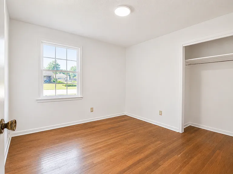 101 Lloydwood Dr — Photo 5