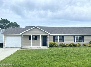 121 Charlton Rd, Hubert, NC 28539