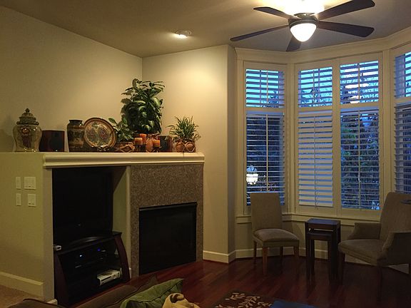 Gas fireplace
