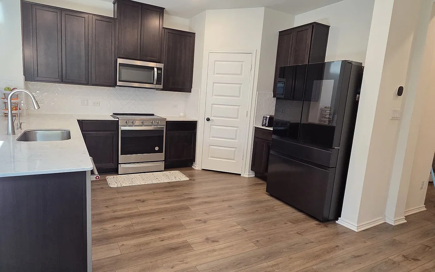 4 bed, 3.5 bath, 2458 sqft, $2,390 — Photo 3