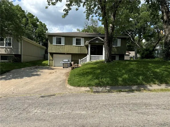 406 E Ottawa St, Paola, KS 66071