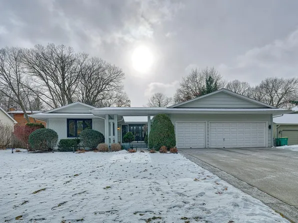 8425 Amsden Ridge Dr, Bloomington, MN 55438