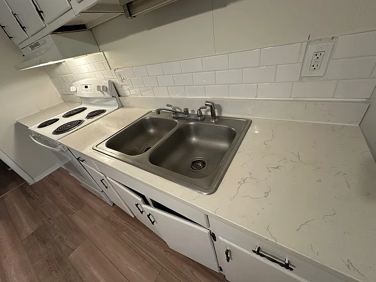 148 S 17th St #2 — Photo 7