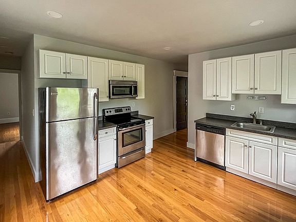 2nd image of 553 Whitney Ave #3