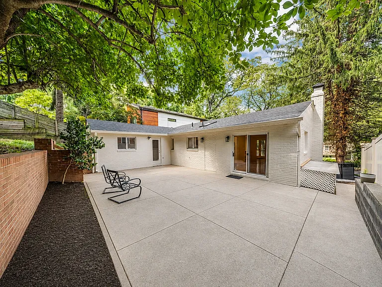 2933 Arizona Ave NW — Photo 33
