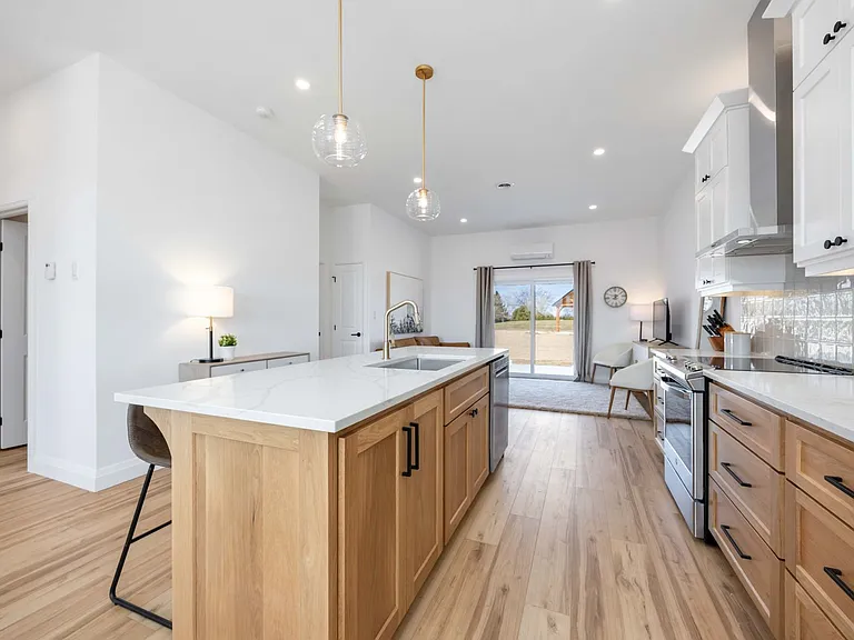 6320 Lakeshore Rd — Photo 3