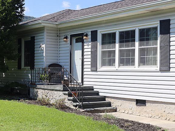 2nd image of 3311 Mountain View Dr