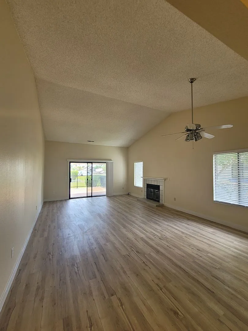 Open & Airy 3-Bed Home with Private Patio in Discovery Bay! — Photo 4
