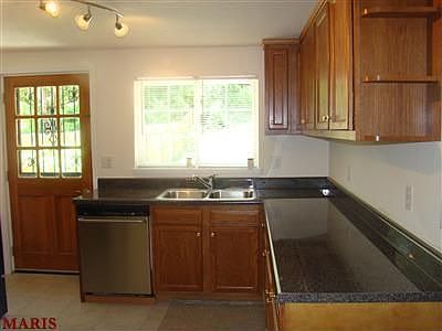 3rd image of 1721 Uceyle Ave