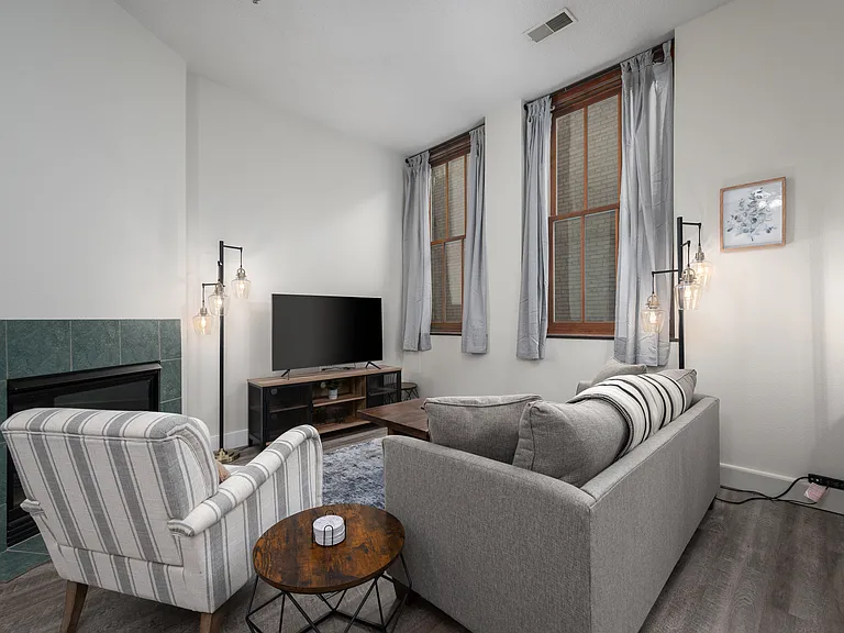 City Hall Apartments — Photo 12