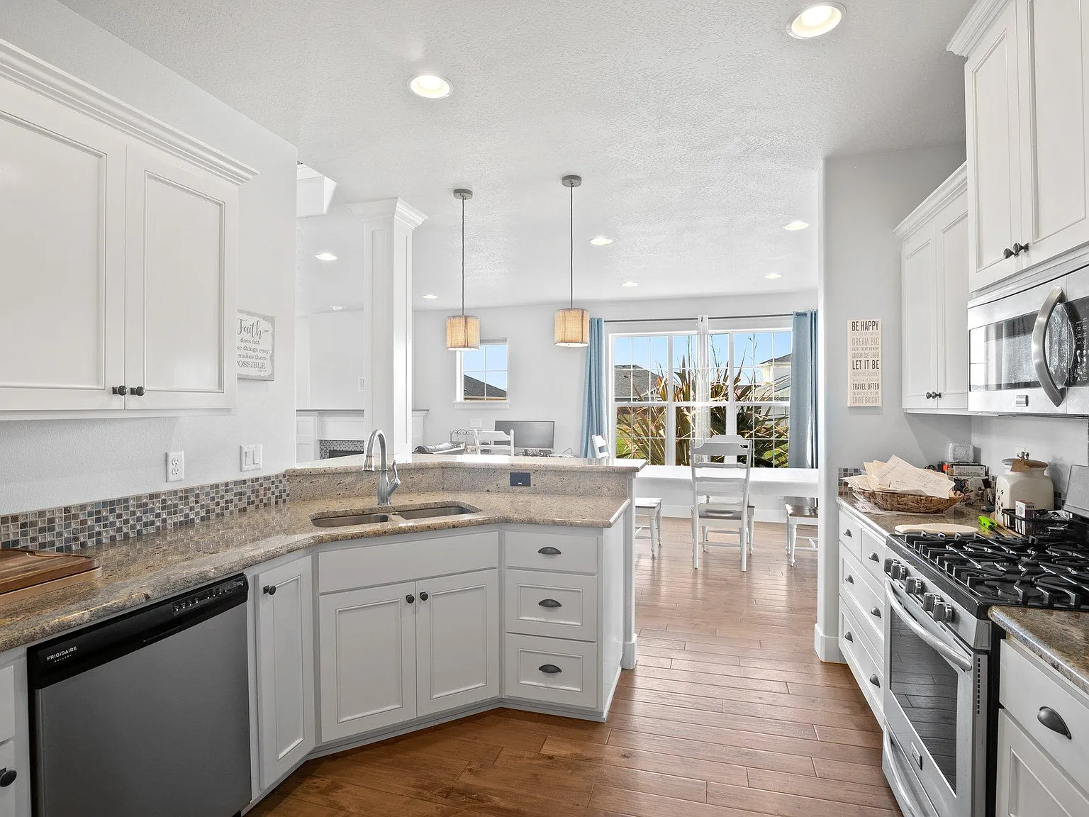 3 bed, 2.5 bath, 1875 sqft, $2,600 — Photo 4