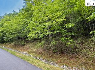 13 Woodland Rdg, Lansing, NC 28643