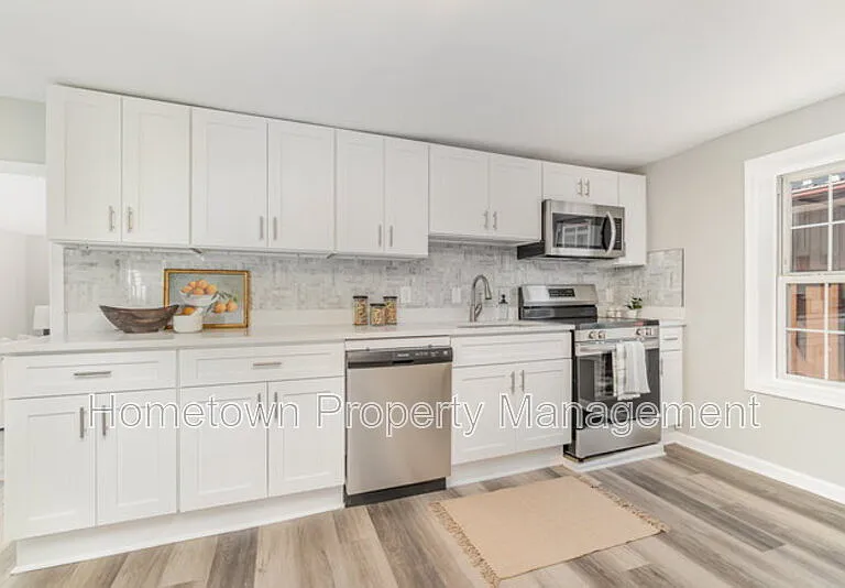 28 W Main St — Photo 4
