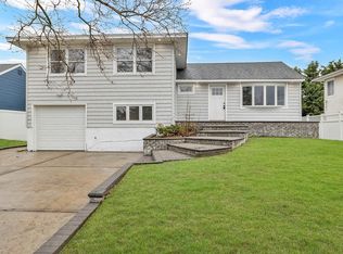 3972 Ralph St S, Seaford, NY 11783