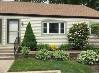 527 Lake Ct, Middle Island, NY 11953
