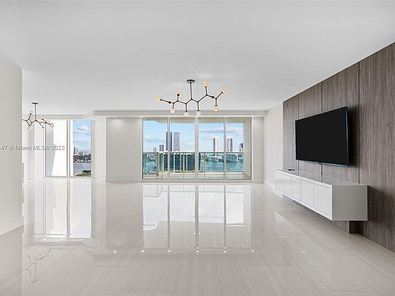3rd image of 3201 NE 183rd St APT 2405
