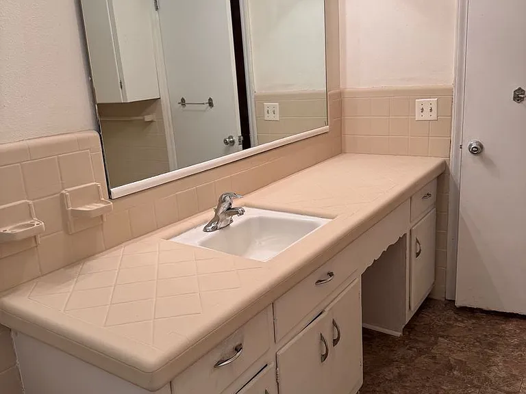 453 Foster St — Photo 13