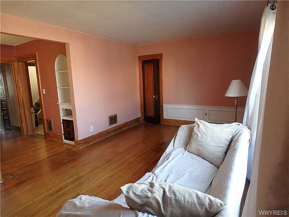 2nd image of 412 Linden Ave