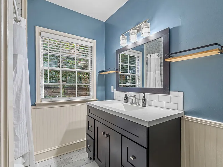 Juniper Place Condominiums — Photo 17