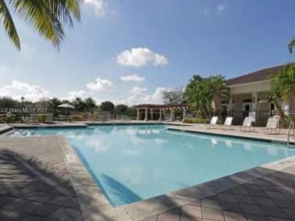 1st image of 2427 Centergate Dr APT 305