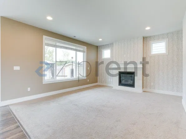 14326 57th Ave E, Puyallup, WA 98373