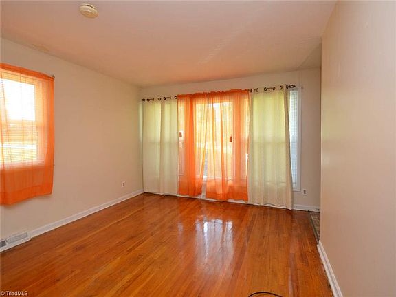 4th image of 4203 Queen Beth Dr