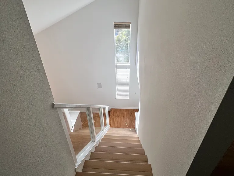339 Stanford Ct — Photo 8