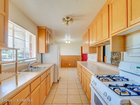 3rd image of 3709 N Sunset Ave