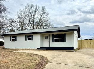 823 S 10th St, Lanett, AL 36863