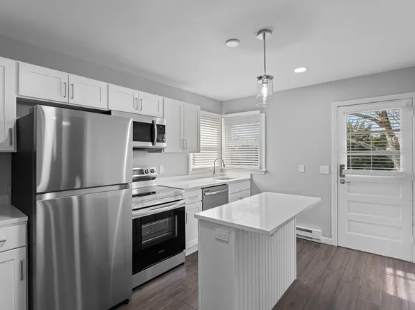 Camden Square, 207 Brandegee Ave #185, Groton, CT 06340