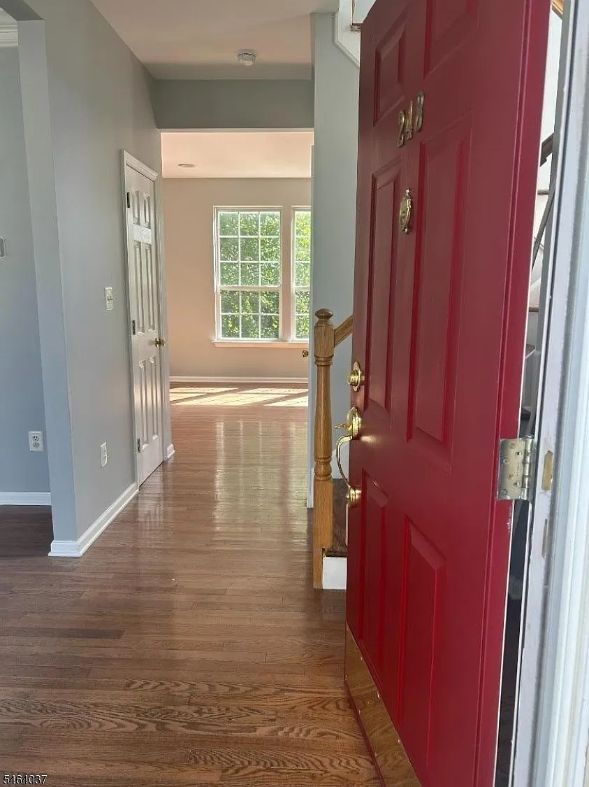 4 bed, 2.5 bath, $3,750 — Photo 2