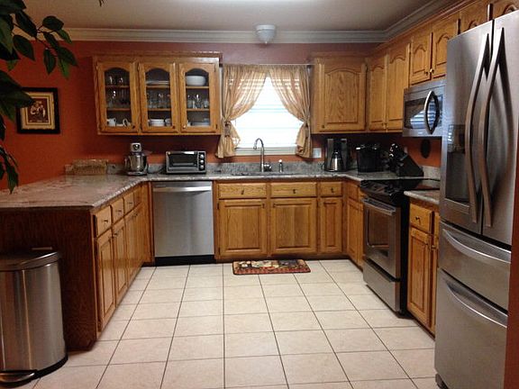 5th image of 705 Angelle Dr